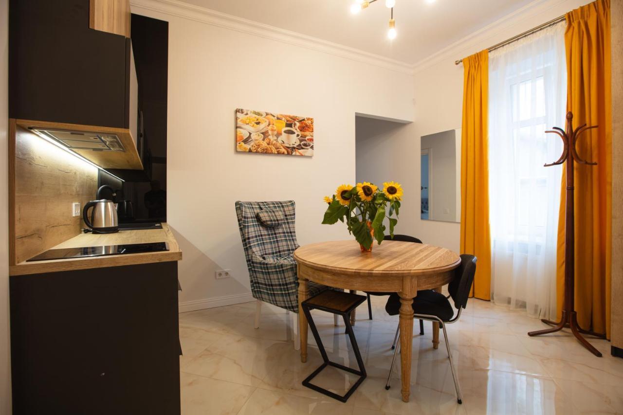 Friends House- сучасні апартаменти в центрі Львова Экстерьер фото